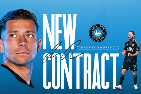 La imagen refleja la extension de contrato de Brandt Bronico con el Charlotte FC