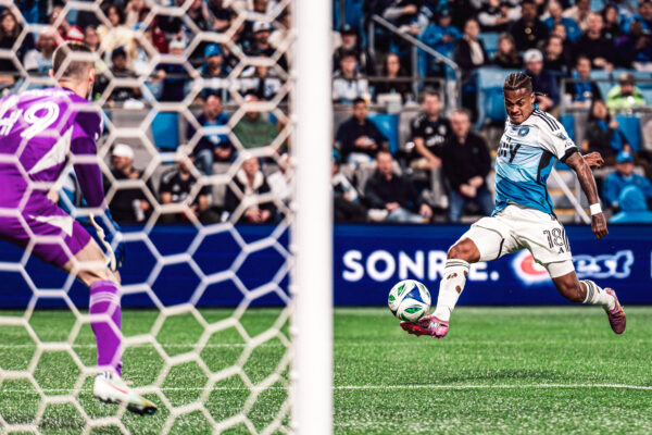 Kerwin Vargas tuvo mucha acción por la banda derecha pero sin mucho peligro para la zaga del NYCFC